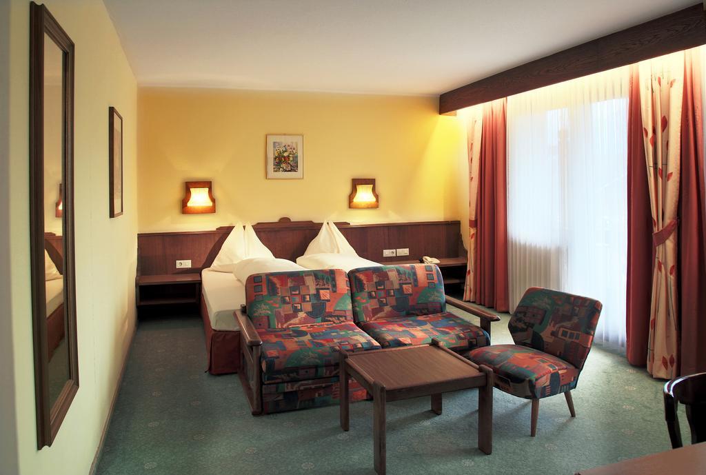 Hotel Sonnenuhr Kramsach Bilik gambar